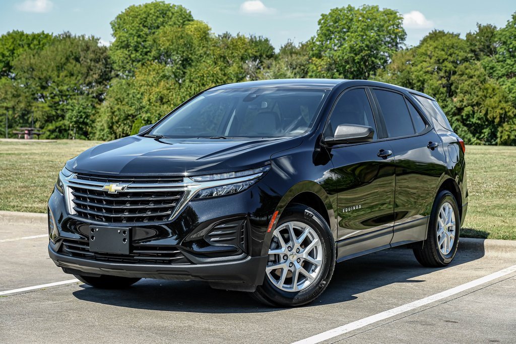 Used 2022 Chevrolet Equinox LS image 3