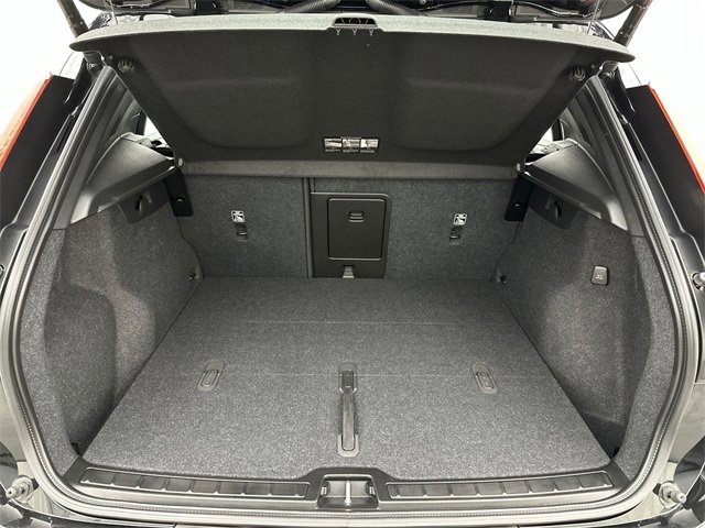 Certified 2024 Volvo XC40 B5 Plus w/ Protection Package Premier image 24