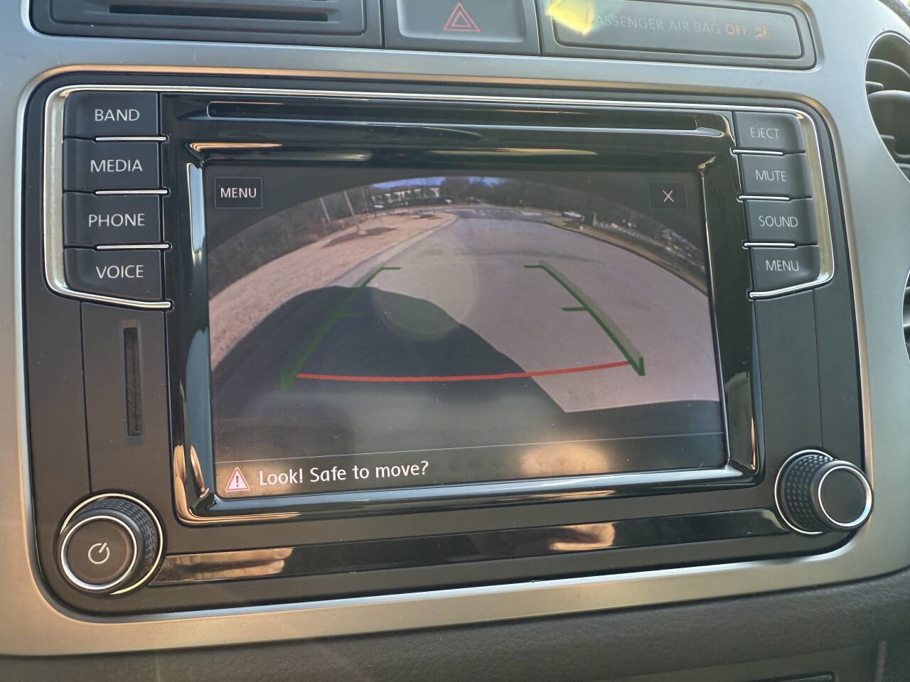 Used 2017 Volkswagen Tiguan S image 23