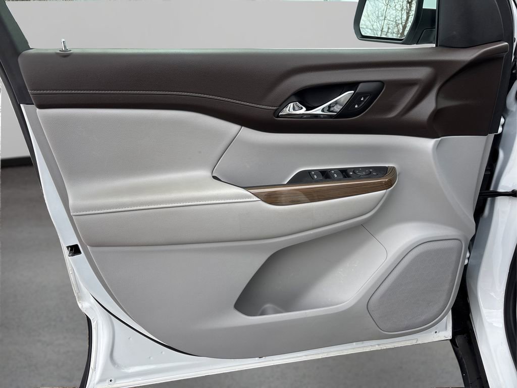 Used 2023 GMC Acadia SLE w/ LPO, Floor Liner Package image 21