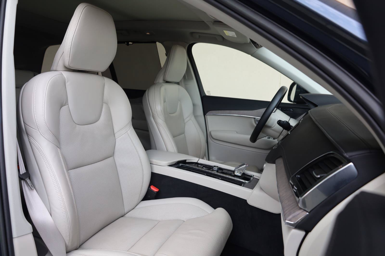Used 2023 Volvo XC90 B6 Ultimate w/ Protection Package Premier AWD/4WD image 37