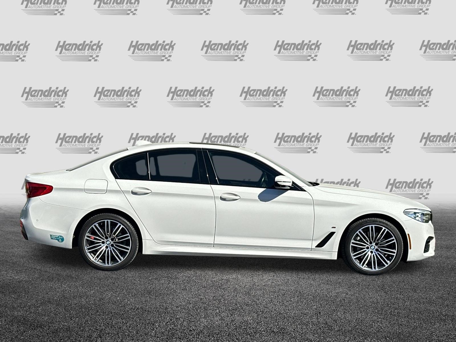 Used 2020 BMW 530e w/ M Sport Package image 3