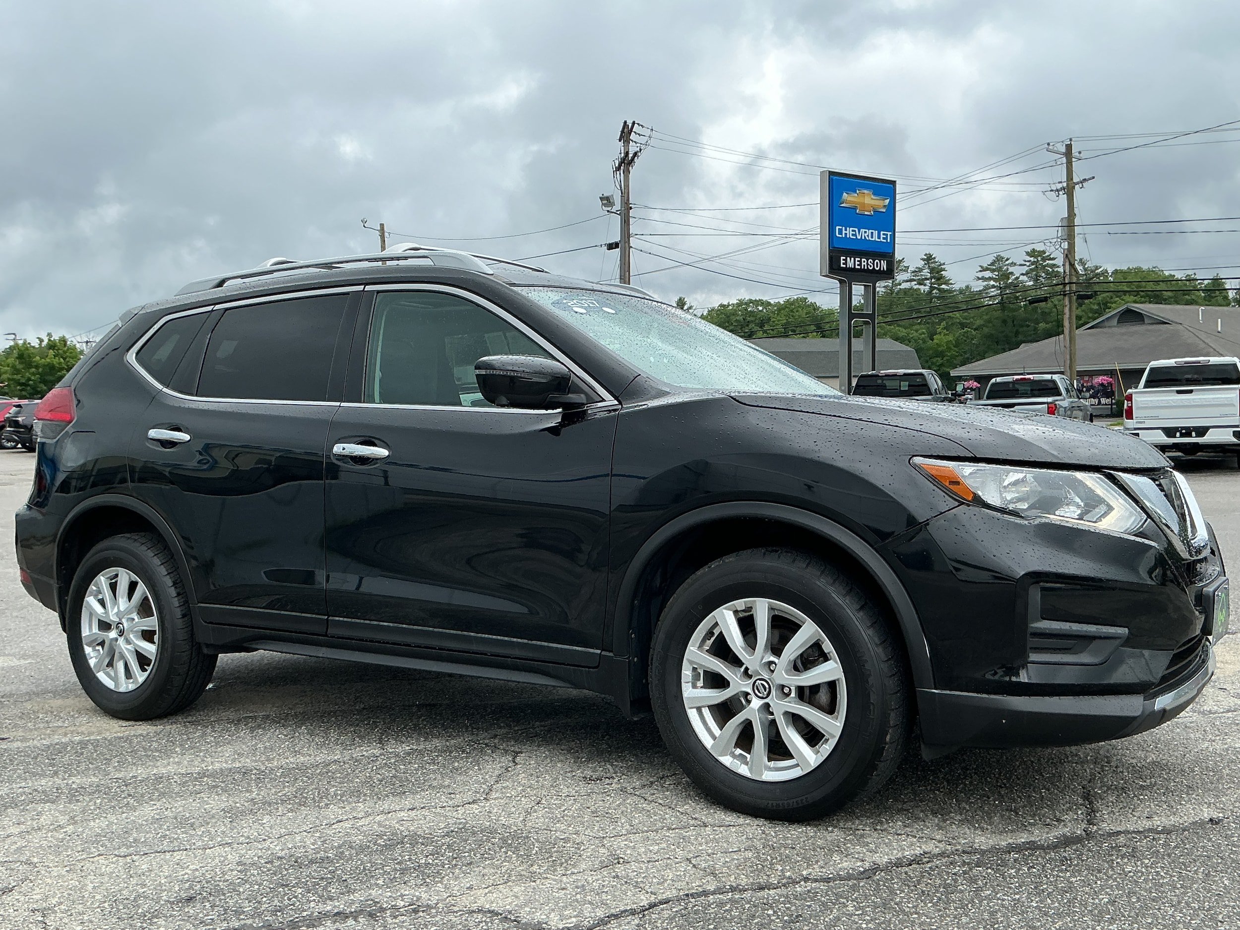 Used 2017 Nissan Rogue SV w/ Sun & Sound Touring Package AWD/4WD image 2