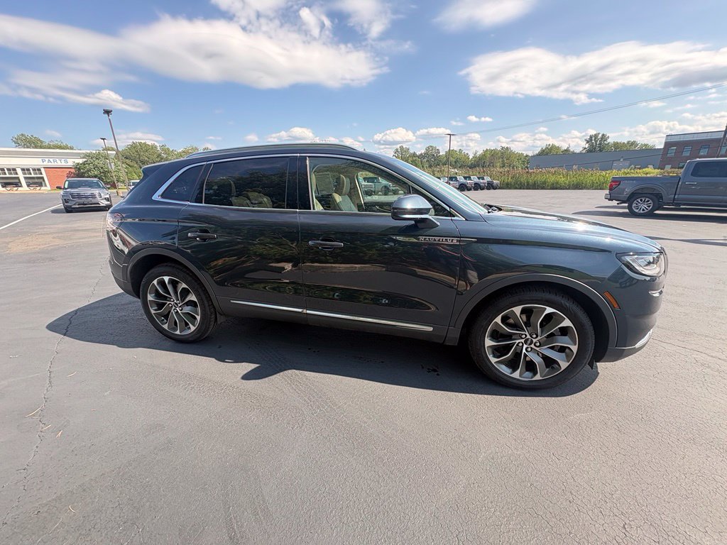 Used 2023 Lincoln Nautilus Reserve w/ Luxury Package AWD/4WD image 6