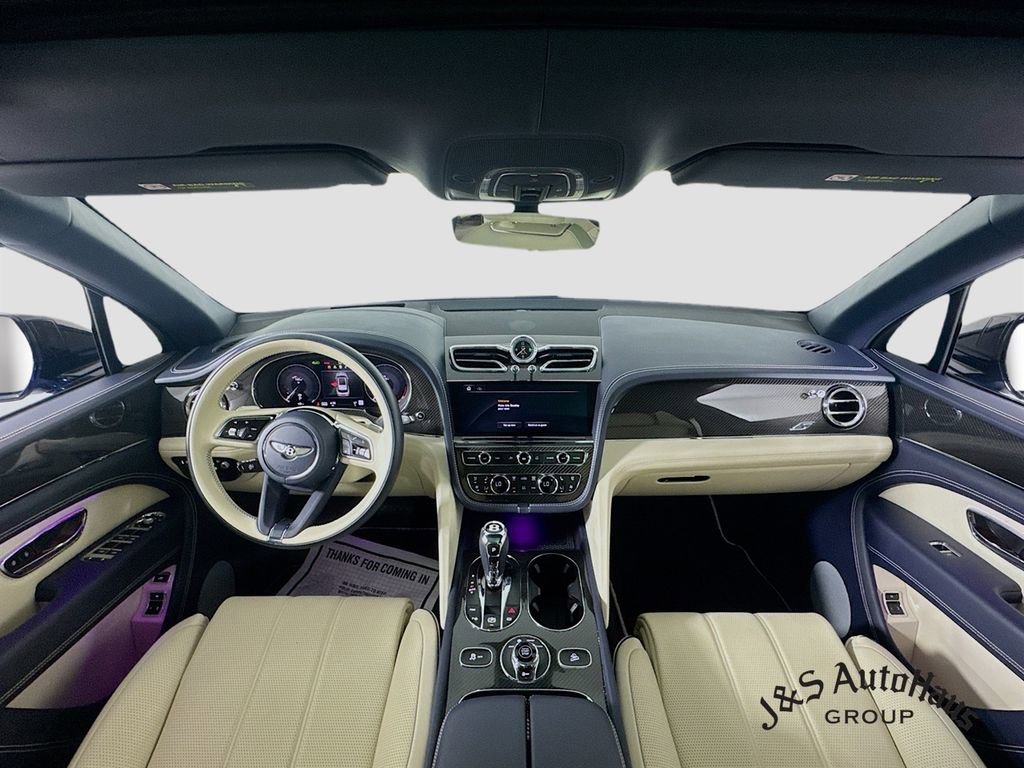 Used 2022 Bentley Bentayga AWD/4WD image 28