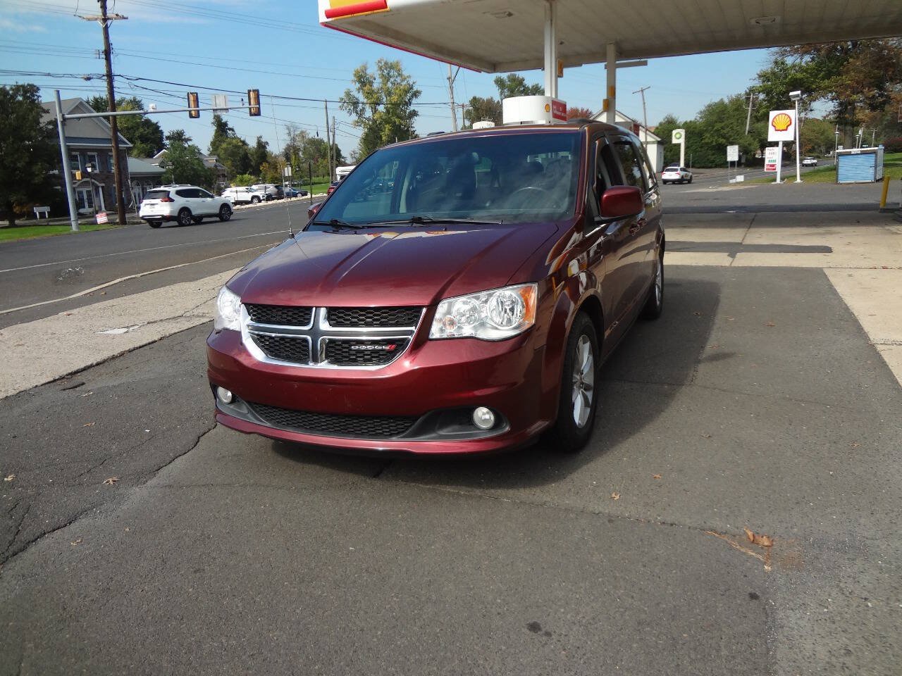 Used 2020 Dodge Grand Caravan SXT FWD image 2