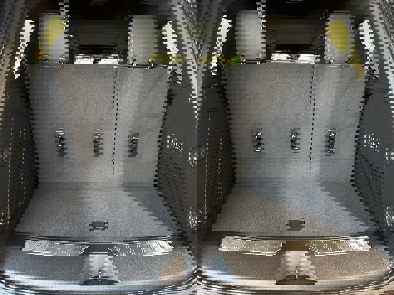 Used 2024 Chevrolet Tahoe Z71 w/ Luxury Package image 25