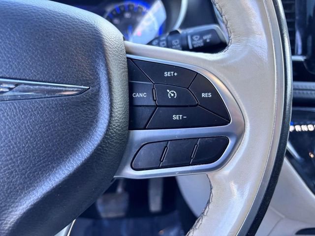 Used 2020 Chrysler Pacifica Limited image 19