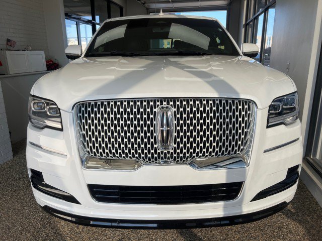 Used 2024 Lincoln Navigator Reserve AWD/4WD image 6