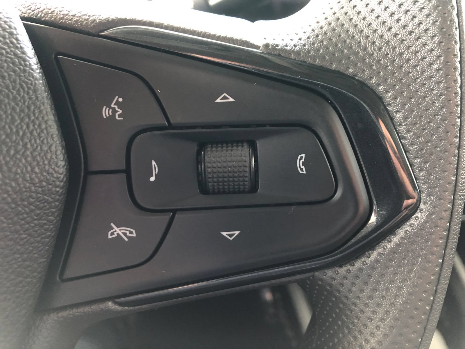 Used 2025 Chevrolet TrailBlazer LS w/ LS Convenience Package FWD image 34