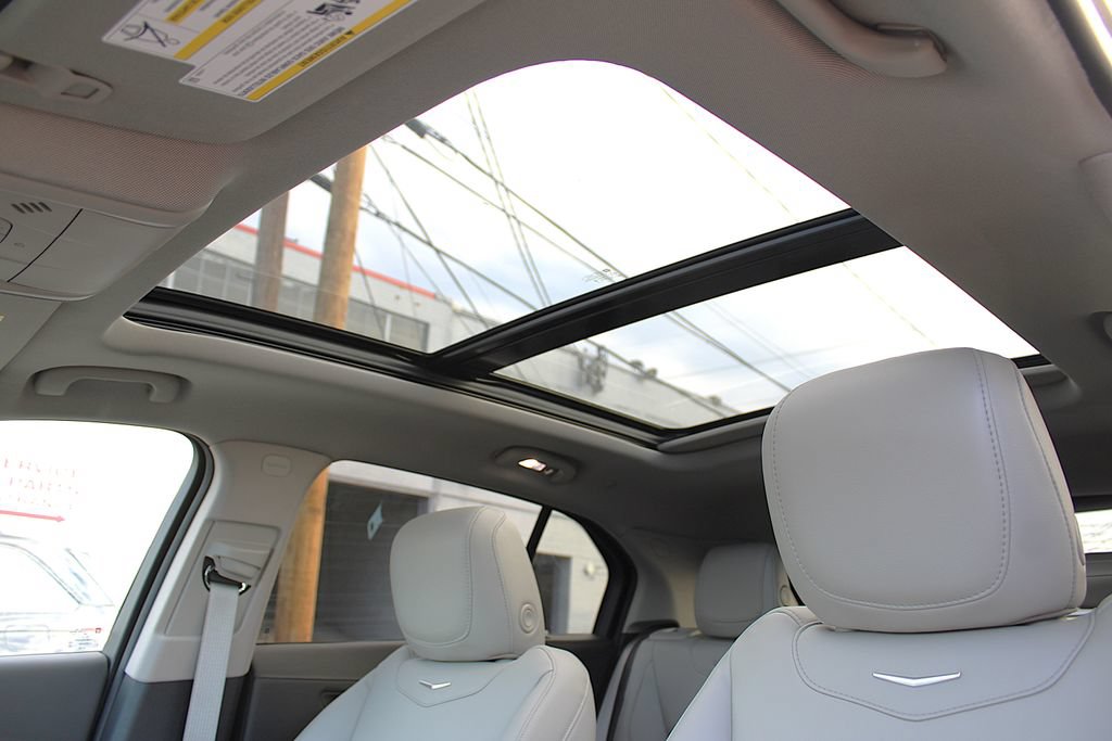 Used 2022 Cadillac XT4 Luxury w/ Cold Weather Package AWD/4WD image 7