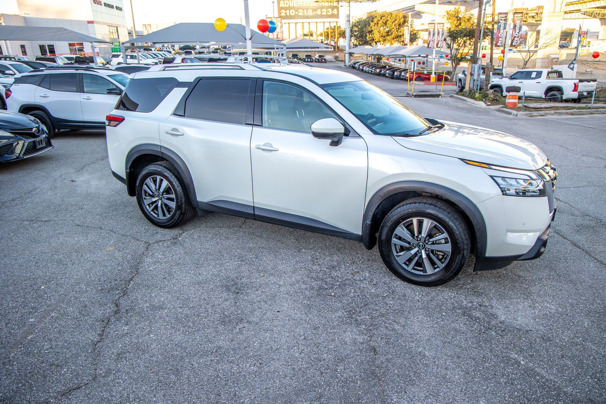 Used 2023 Nissan Pathfinder SL w/ Lighting Package (N92) image 16