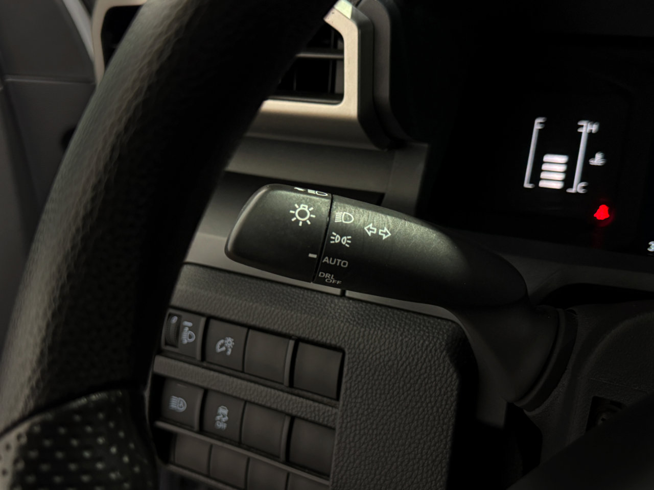 Used 2024 Toyota Tacoma SR image 7