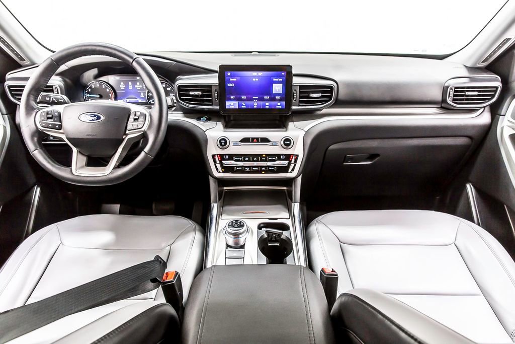 Used 2021 Ford Explorer XLT w/ Equipment Group 202A image 16