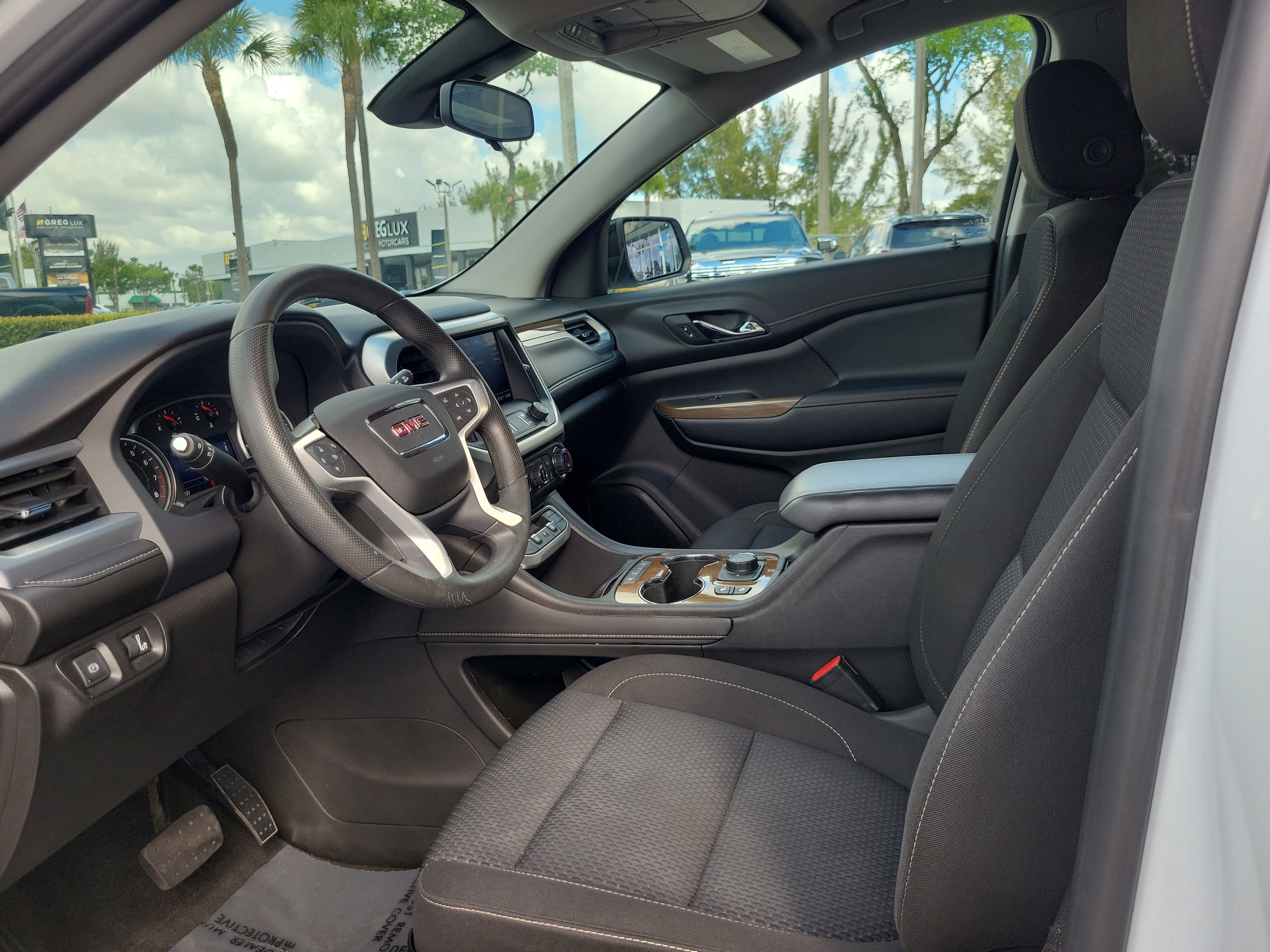 Used 2021 GMC Acadia SLE w/ Driver Convenience Package image 9