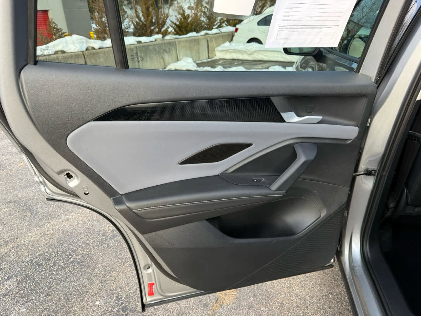 Certified 2025 Volkswagen Tiguan SE image 16