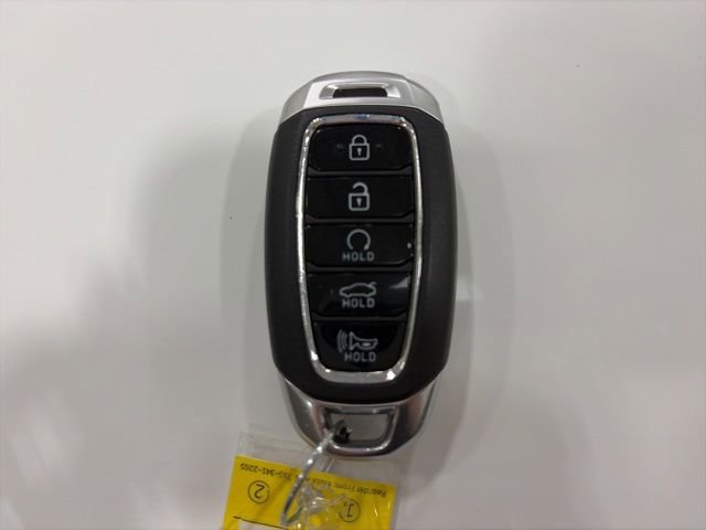 Used 2023 Hyundai Elantra Limited image 24