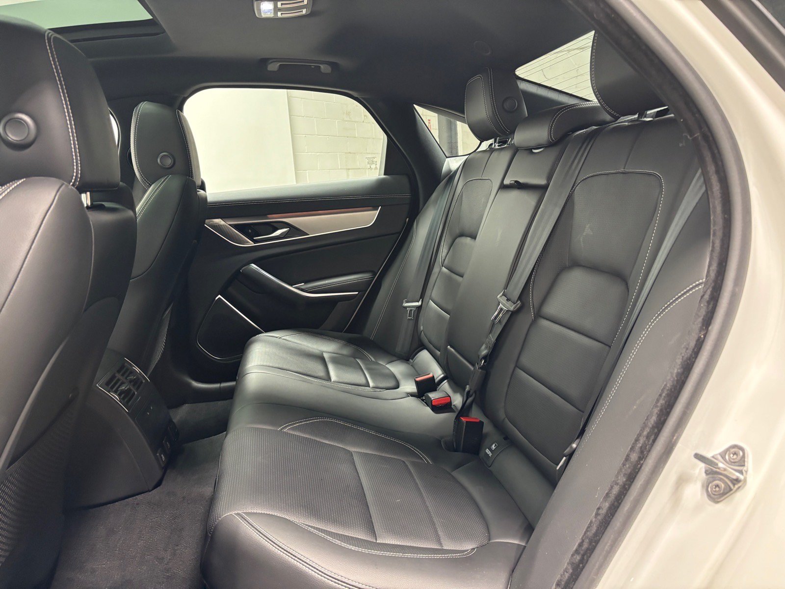 Used 2024 Jaguar XF R-Dynamic SE AWD/4WD image 27
