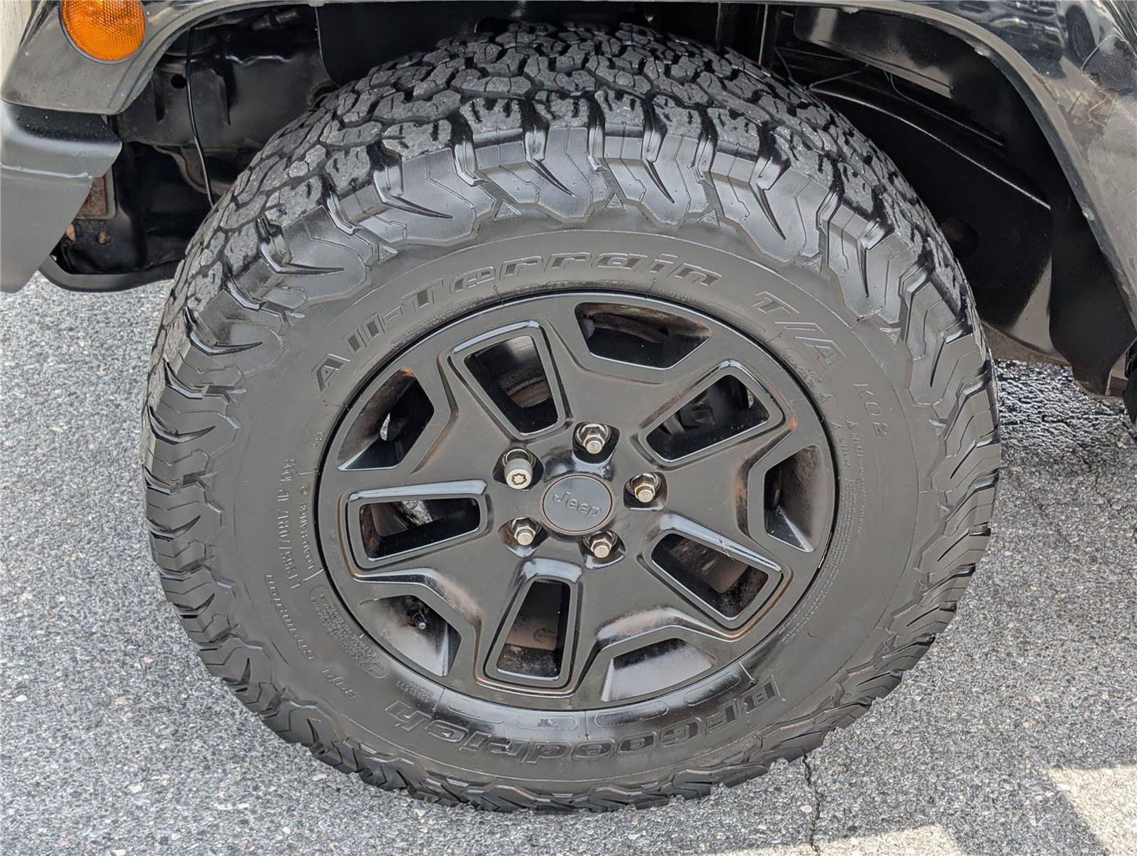Used 2016 Jeep Wrangler Unlimited Sahara AWD/4WD image 10