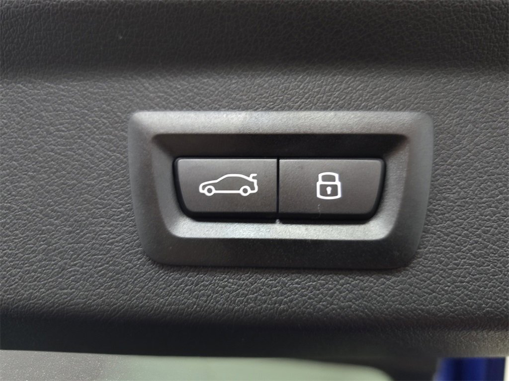 Used 2025 BMW X2 xDrive28i w/ M Sport Package image 16