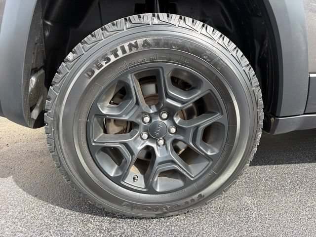 Used 2019 Jeep Cherokee Trailhawk w/ Cold Weather Group AWD/4WD image 7