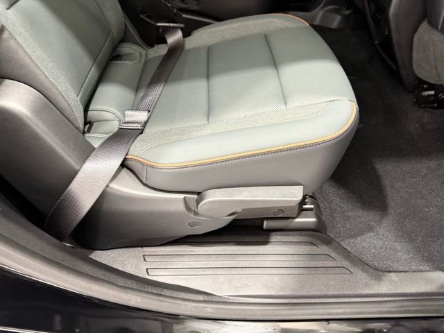 Used 2025 GMC Acadia AT4 image 24
