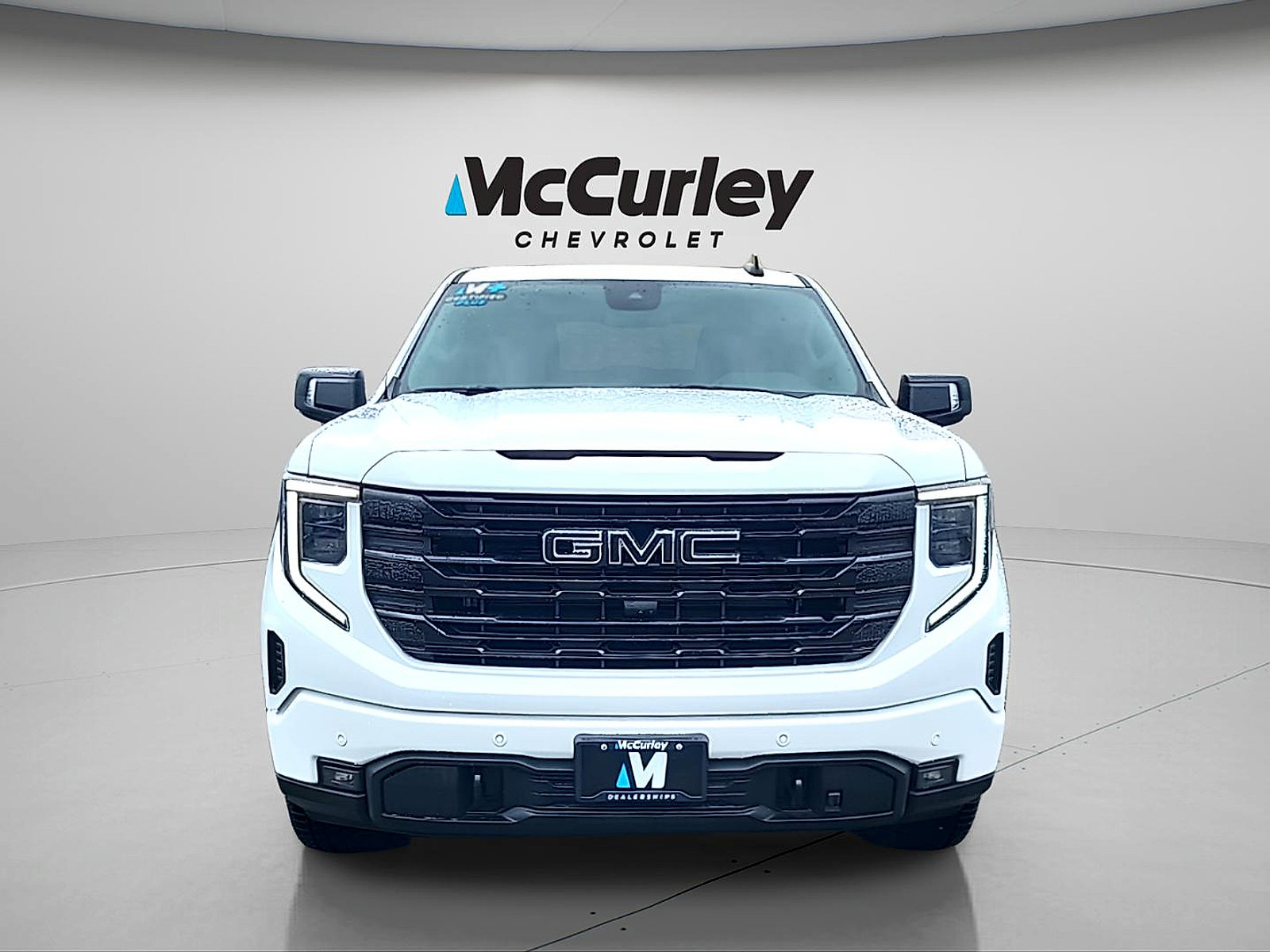 Used 2024 GMC Sierra 1500 Elevation w/ Elevation Premium Package AWD/4WD image 2