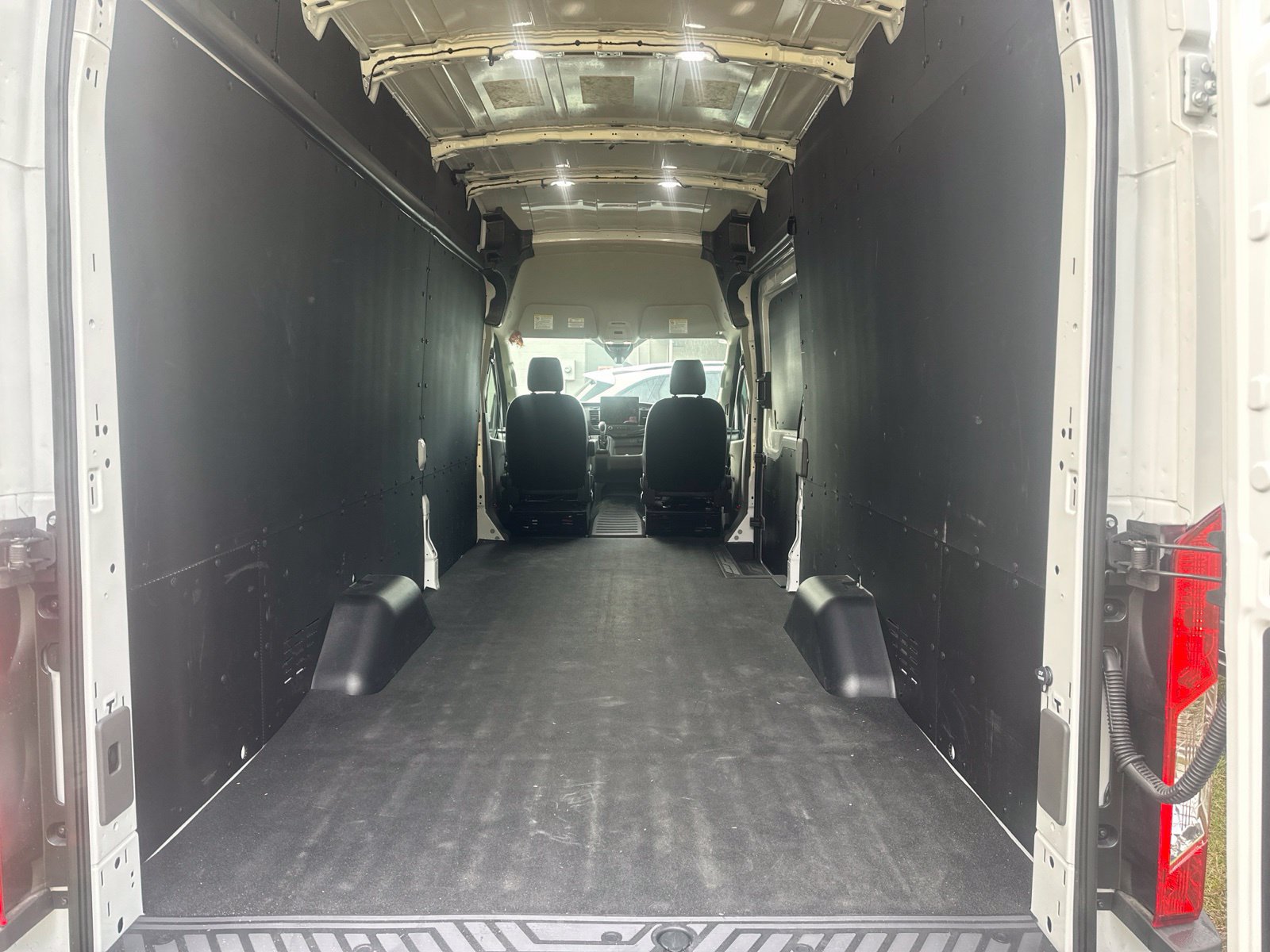 Used 2026 Ford Transit 350 148 High Roof Extended w/ Load Area Protection Package RWD image 4