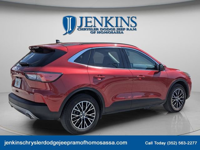 Used 2022 Ford Escape Titanium w/ Titanium Premium Package image 9