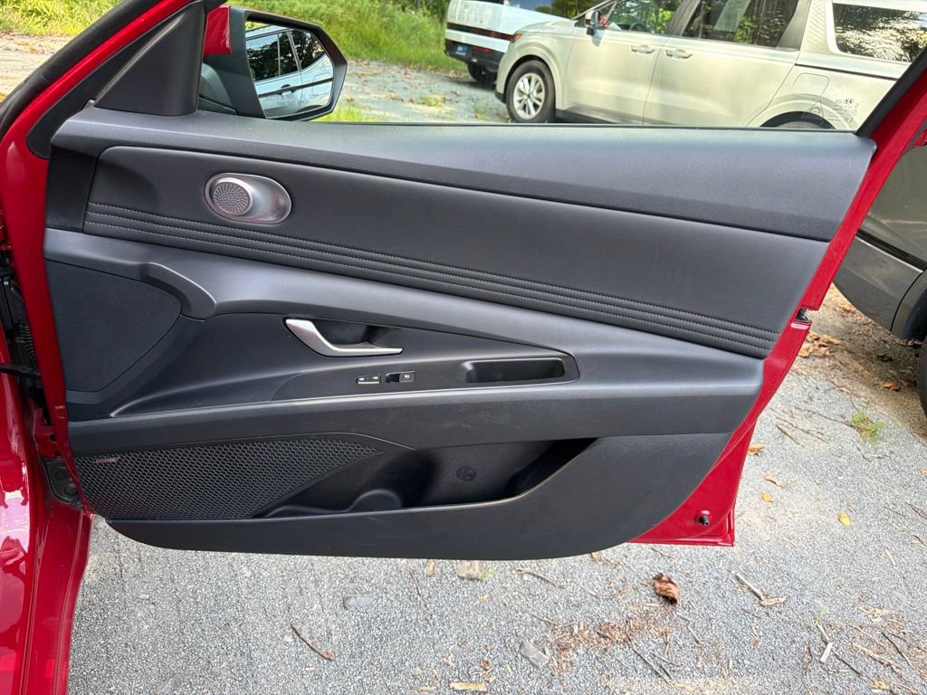 Certified 2023 Hyundai Elantra Limited w/ Cargo Package FWD image 10