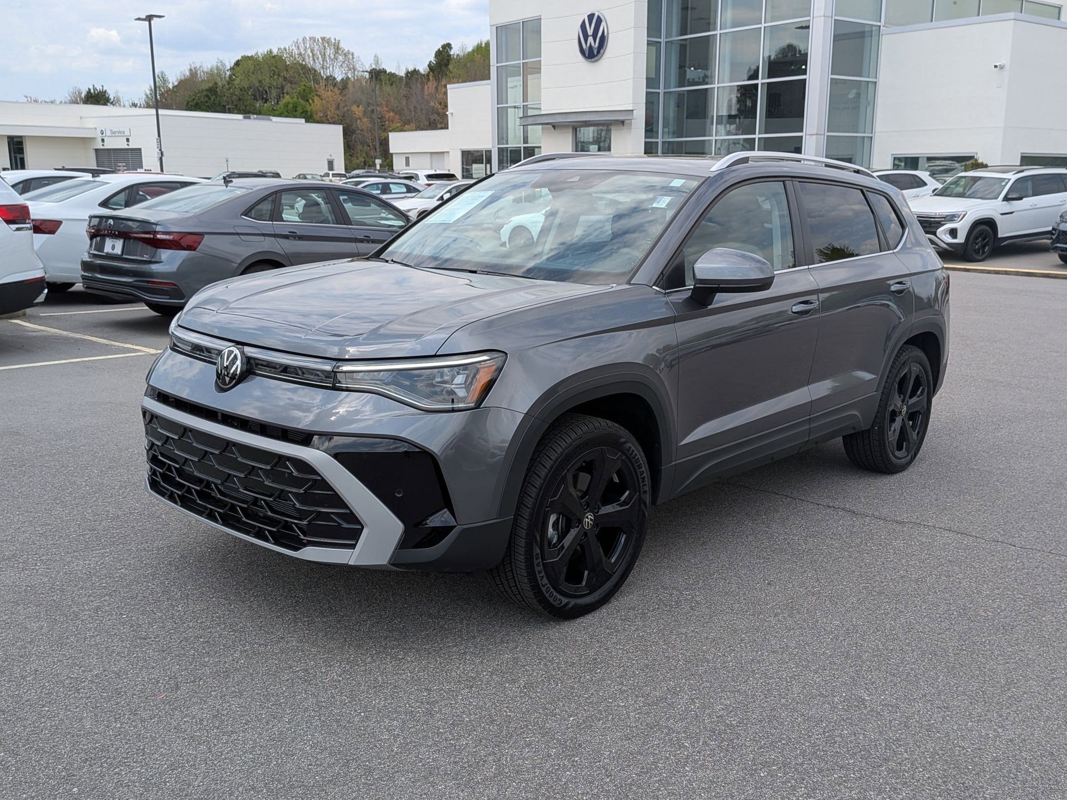 Used 2025 Volkswagen Taos SEL AWD/4WD image 7