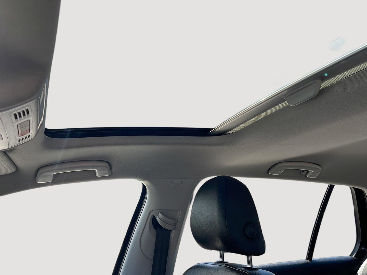 Used 2021 Volkswagen Golf 4-Door image 42