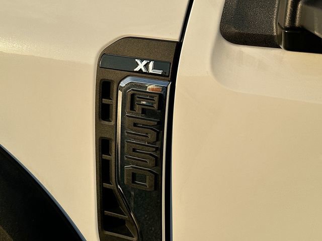 New 2025 Ford F550 4x4 Regular Cab Super Duty image 15