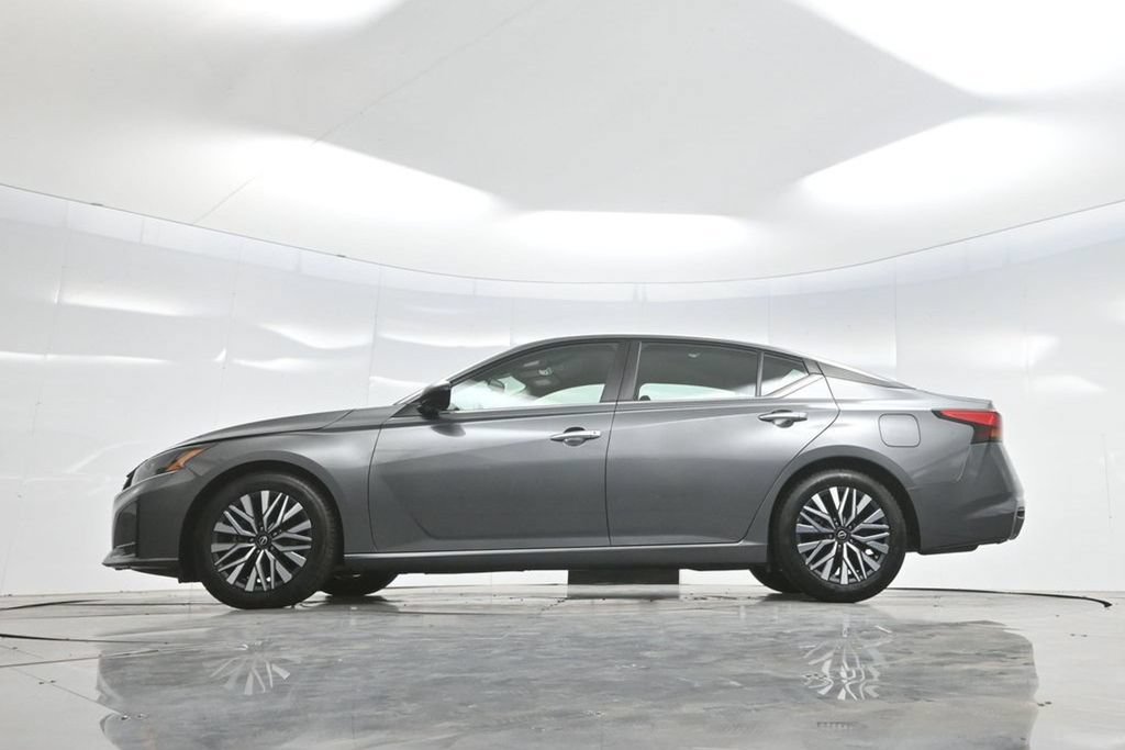 Used 2024 Nissan Altima 2.5 SV FWD image 63