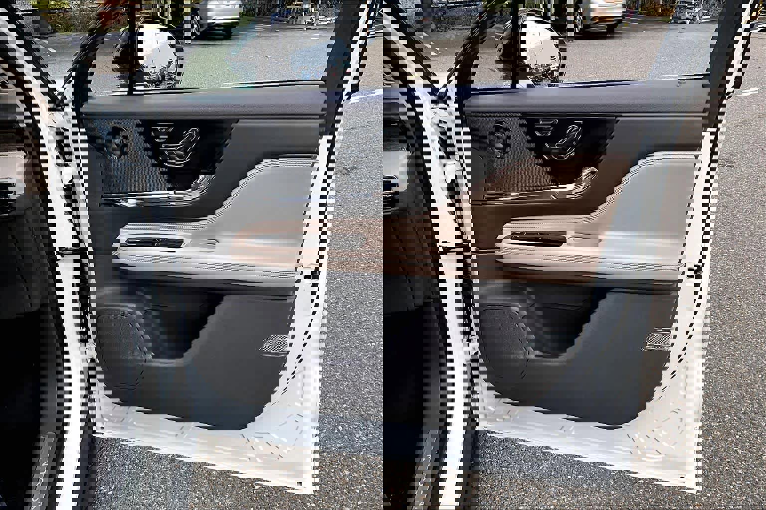 Used 2020 Lincoln Corsair Reserve w/ Equipment Group 201A image 22