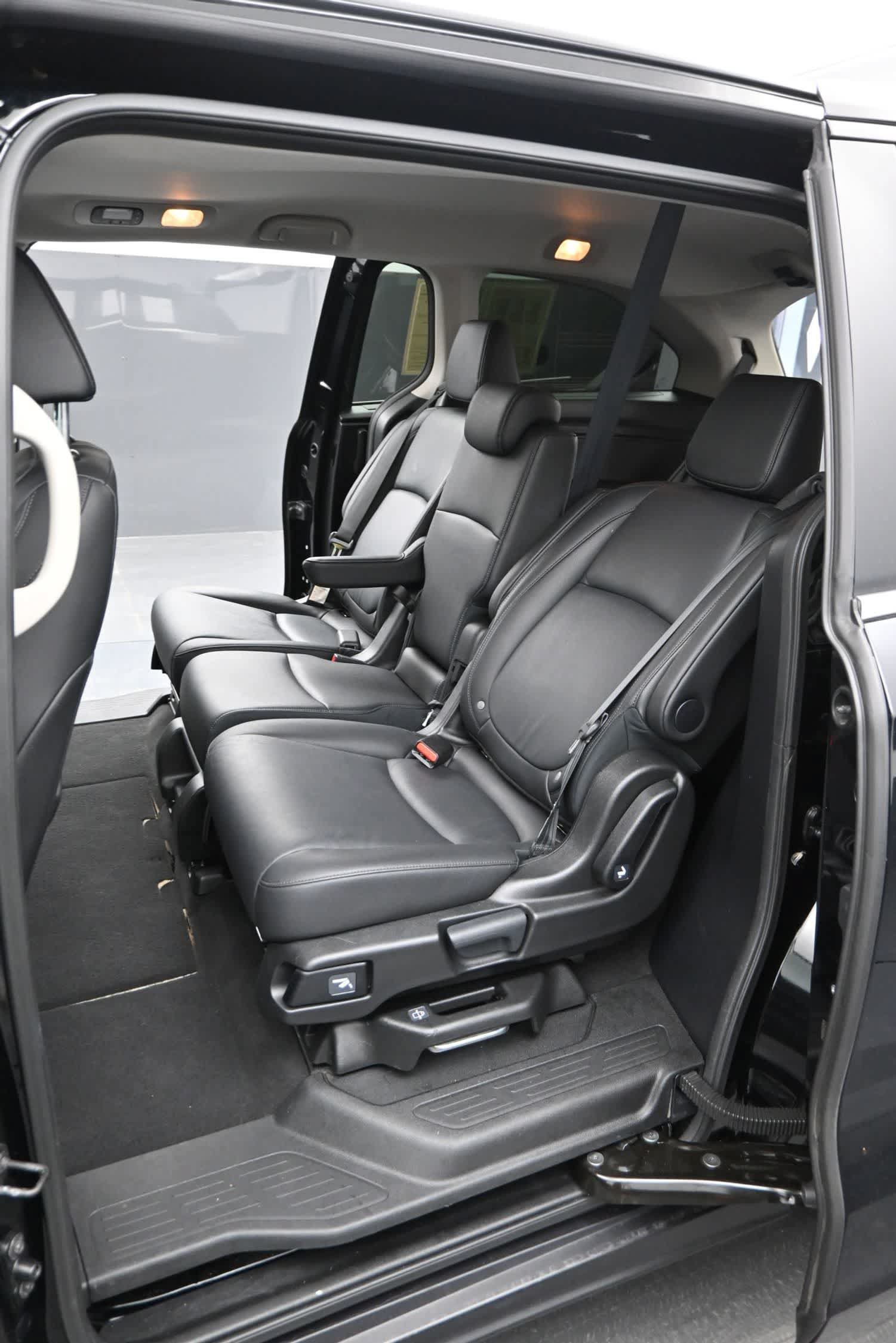 Used 2025 Honda Odyssey EX-L image 17