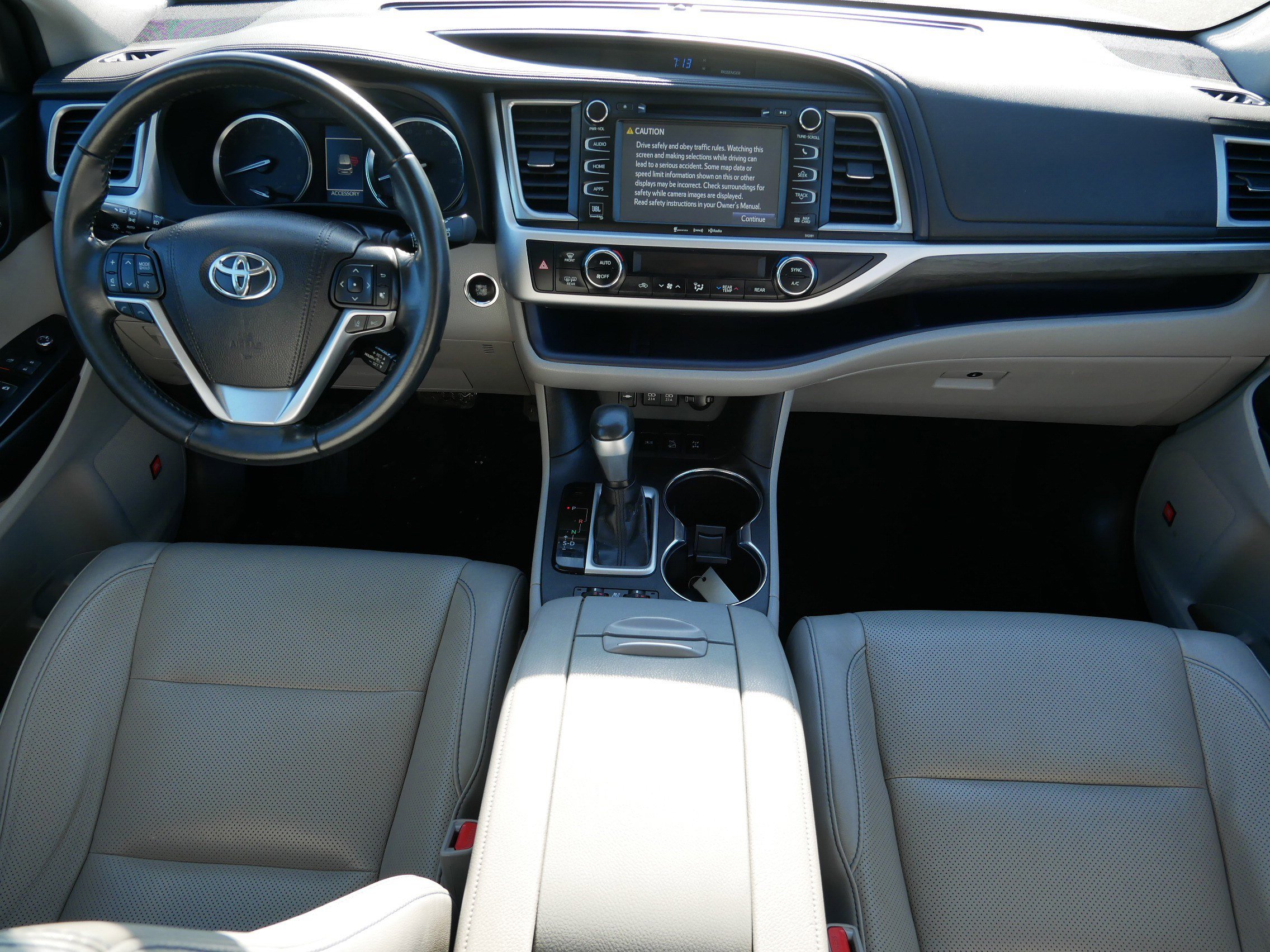 Used 2019 Toyota Highlander Limited AWD/4WD image 10