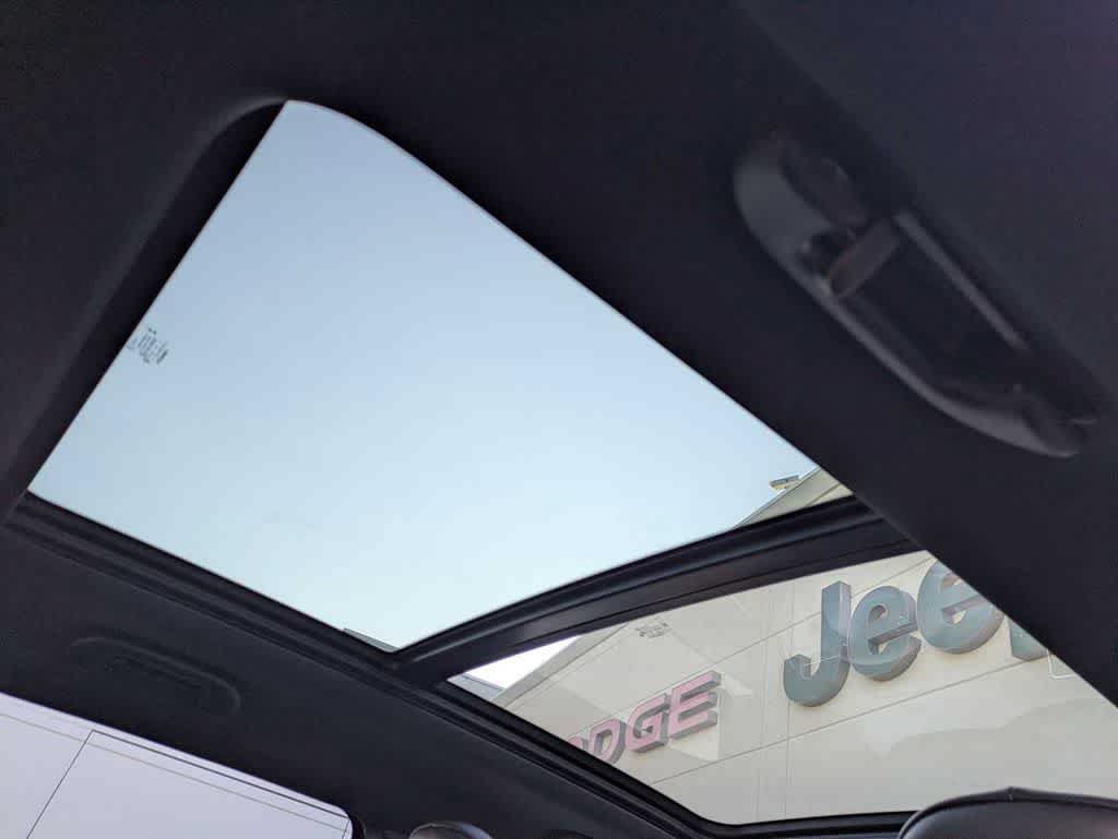 Used 2025 Jeep Compass Limited w/ Sun & Sound Group AWD/4WD image 21