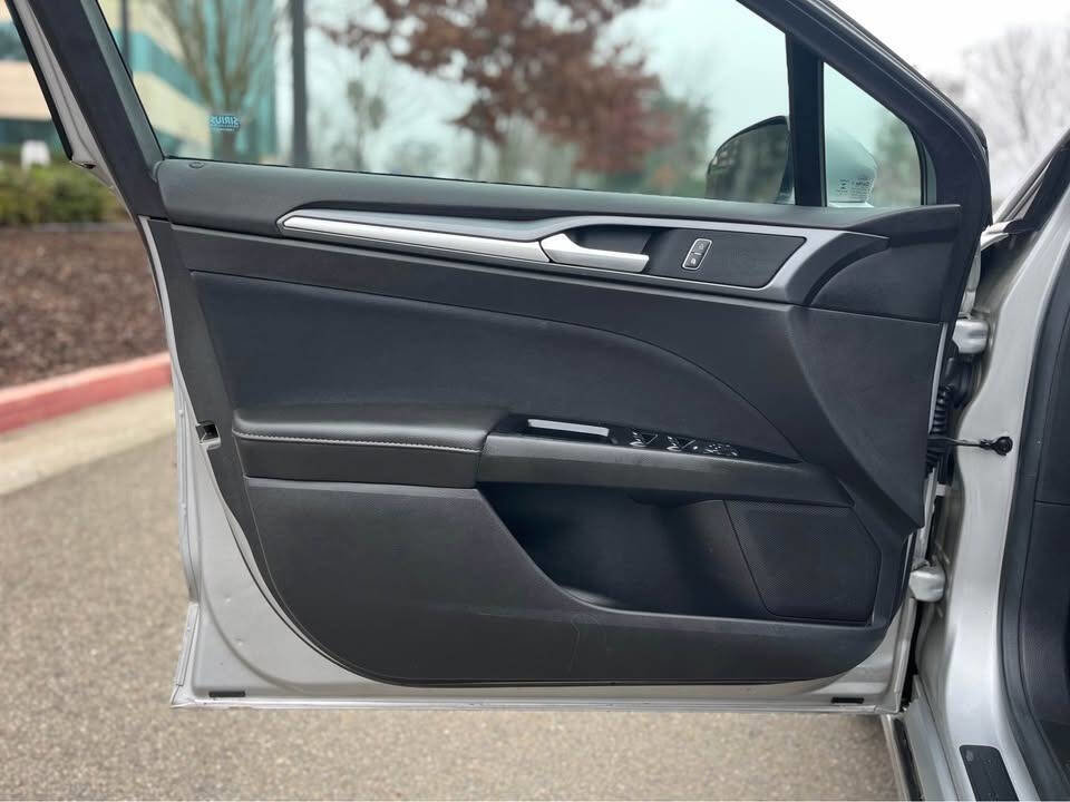 Used 2016 Ford Fusion SE image 14