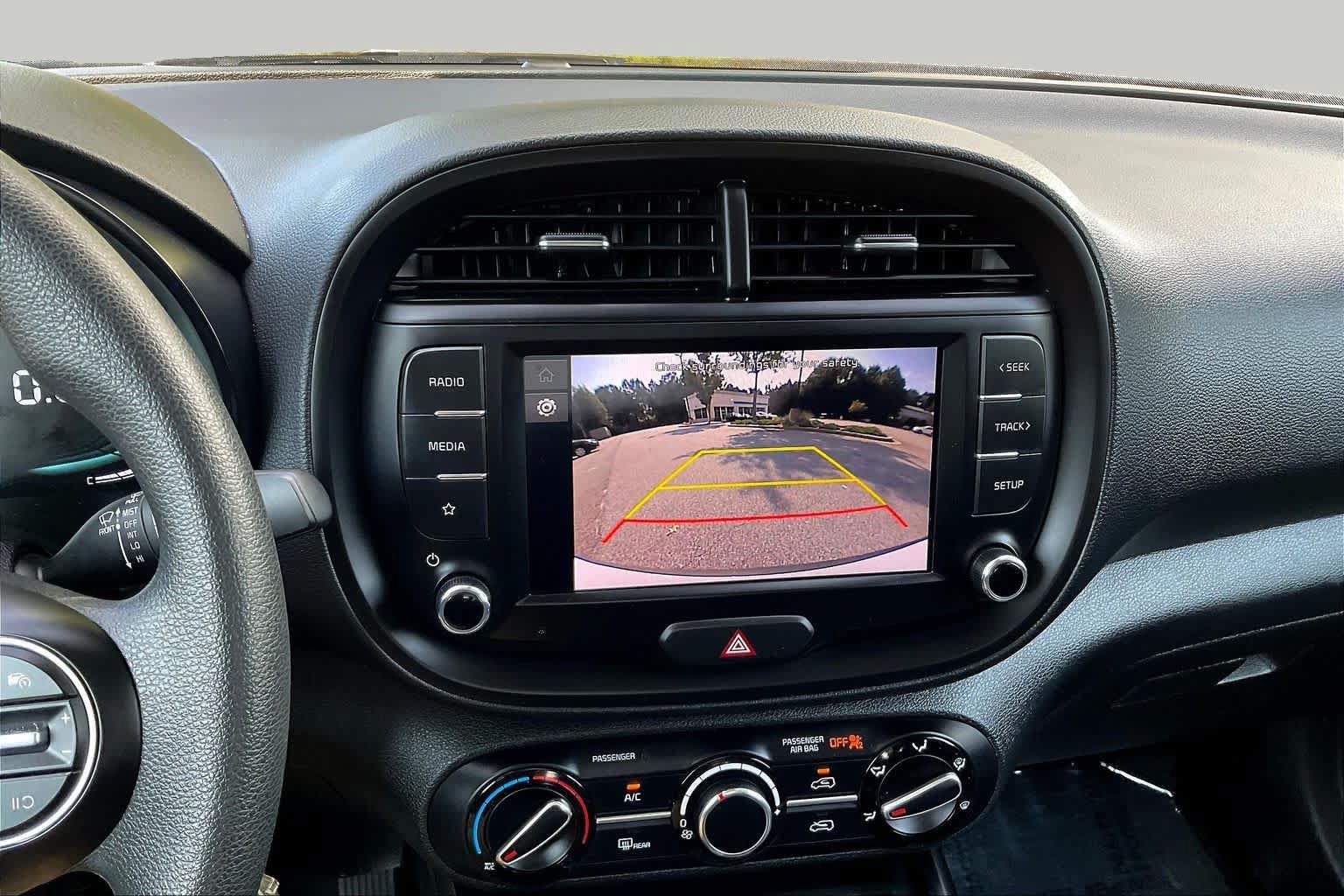 Used 2025 Kia Soul LX w/ LX Technology Package FWD image 26