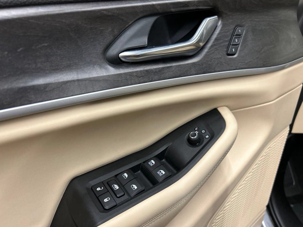 Used 2025 Jeep Grand Cherokee Limited w/ Luxury Tech Group II AWD/4WD image 26