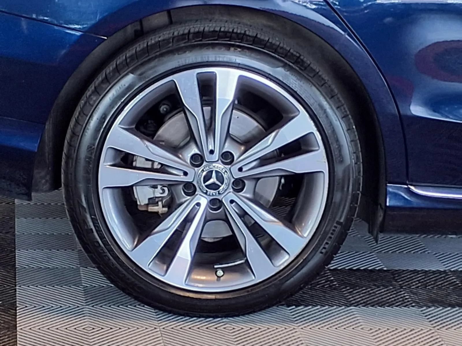 Used 2019 Mercedes-Benz C 300 4MATIC Sedan image 9