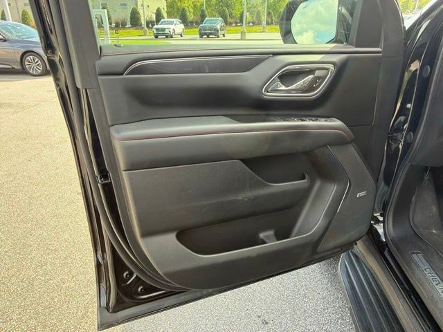 Used 2023 Chevrolet Suburban RST w/ Sport Performance Package AWD/4WD image 11