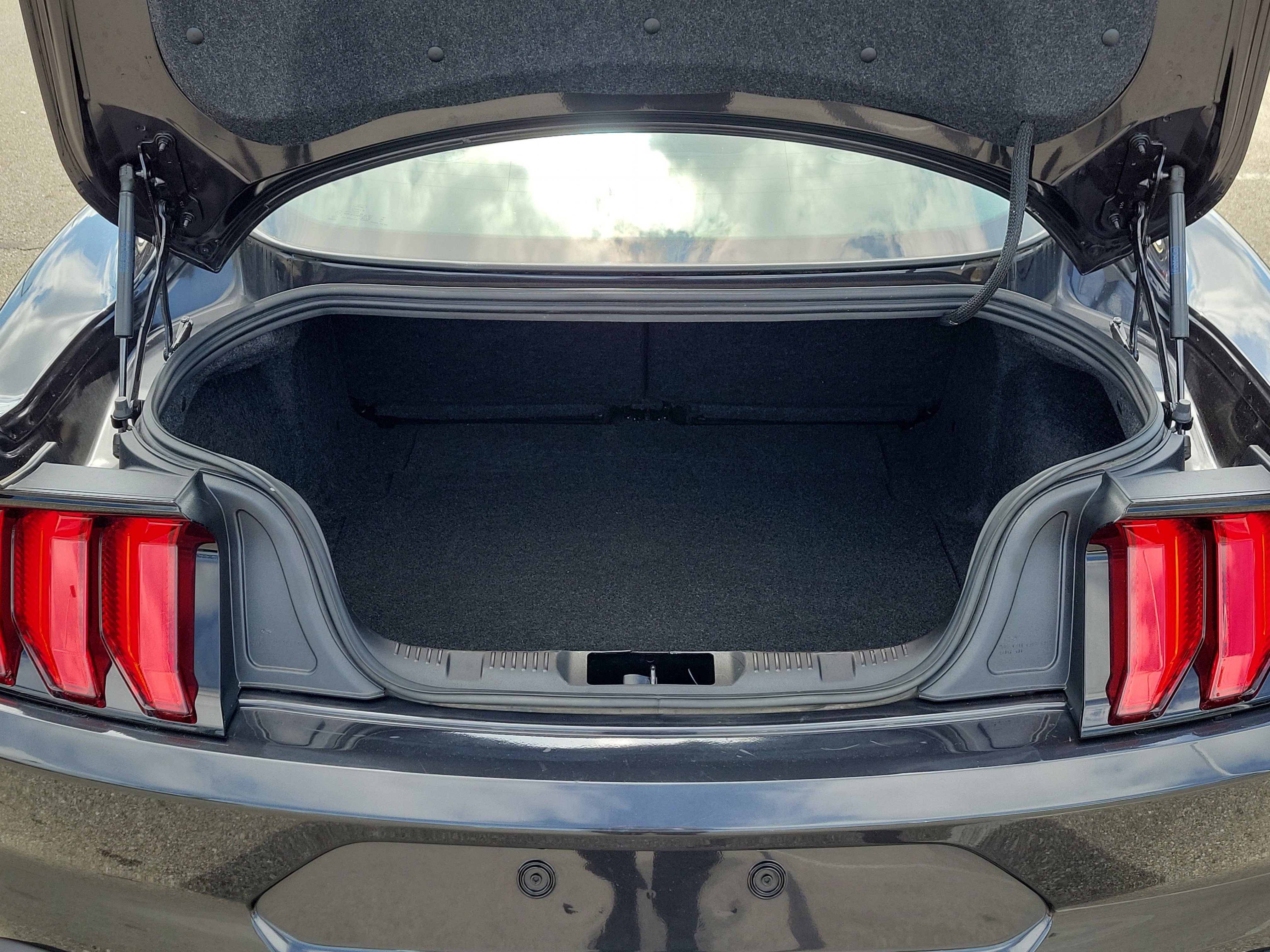 Used 2023 Ford Mustang Coupe image 7