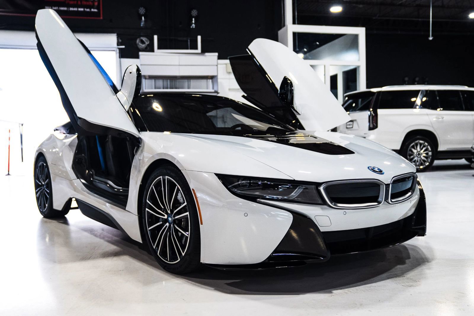 Used 2019 BMW i8 Roadster AWD/4WD image 5