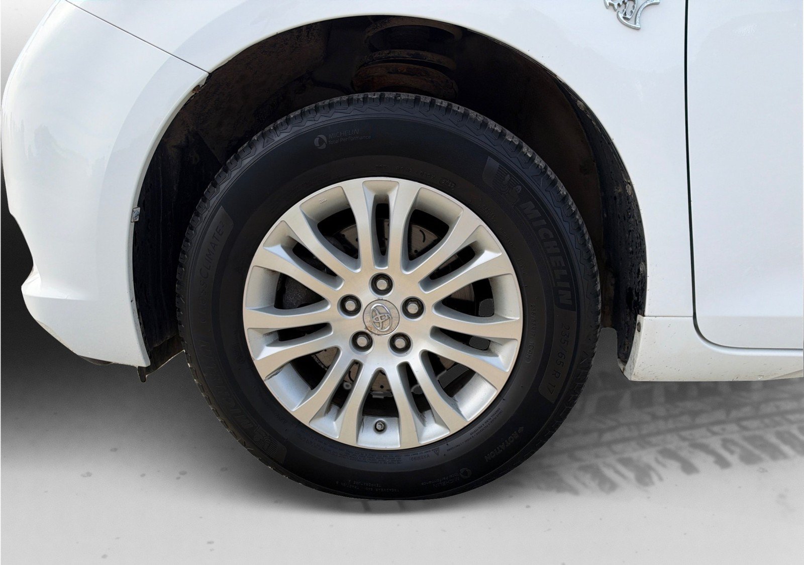 Used 2014 Toyota Sienna XLE FWD image 32