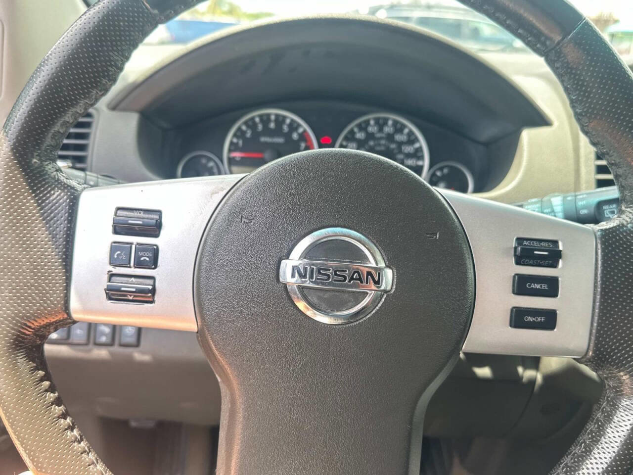 Used 2010 Nissan Pathfinder LE w/ Navigation Pkg image 10