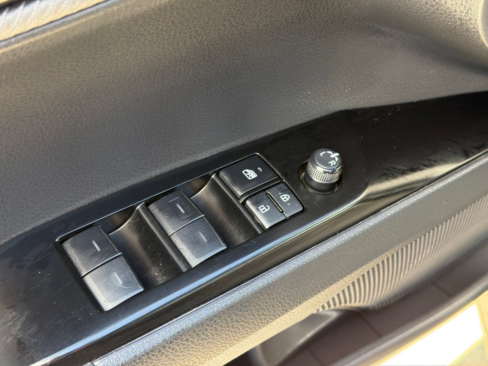 Used 2025 Toyota Camry SE FWD image 14