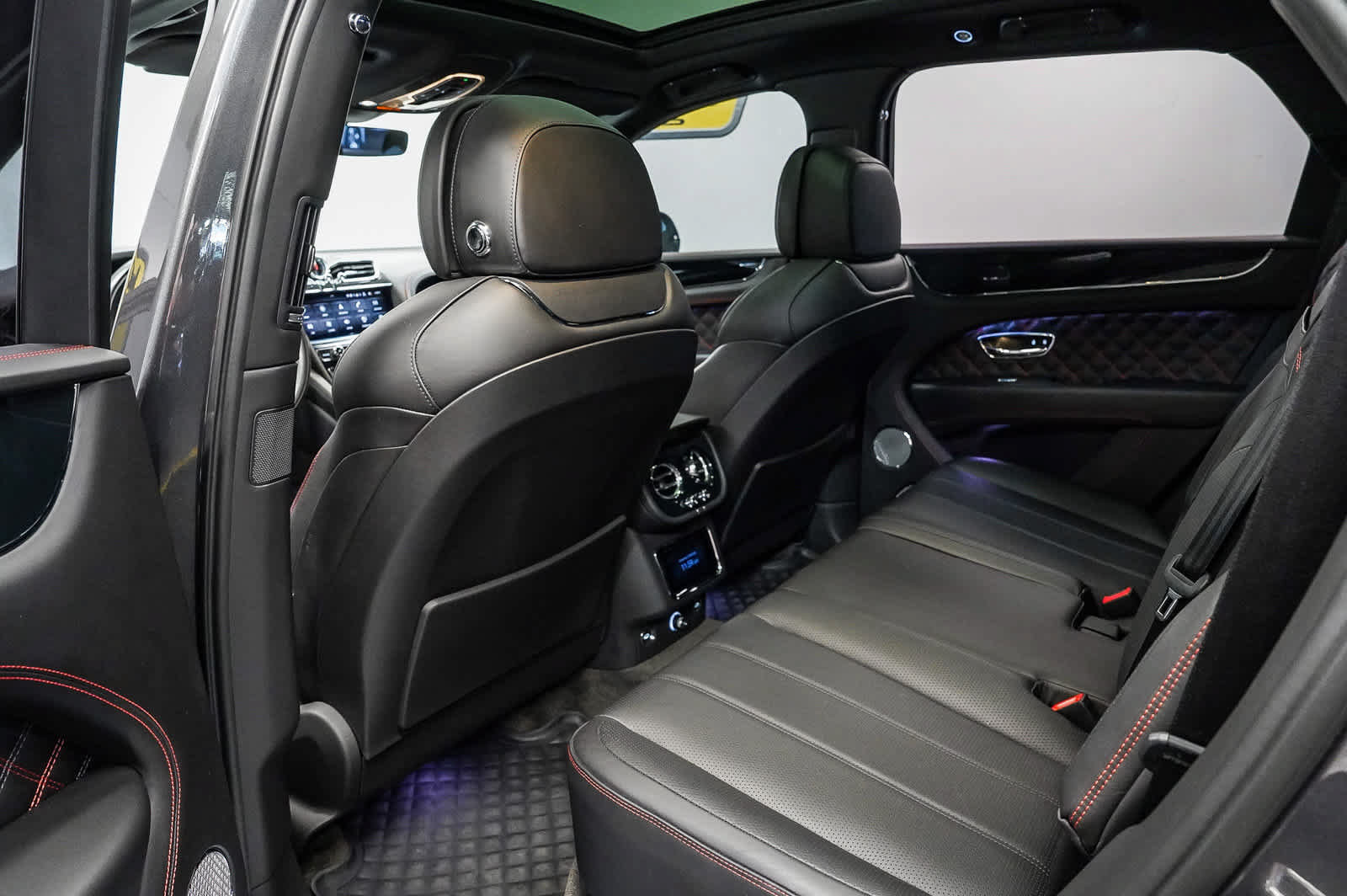 Used 2021 Bentley Bentayga AWD/4WD image 19