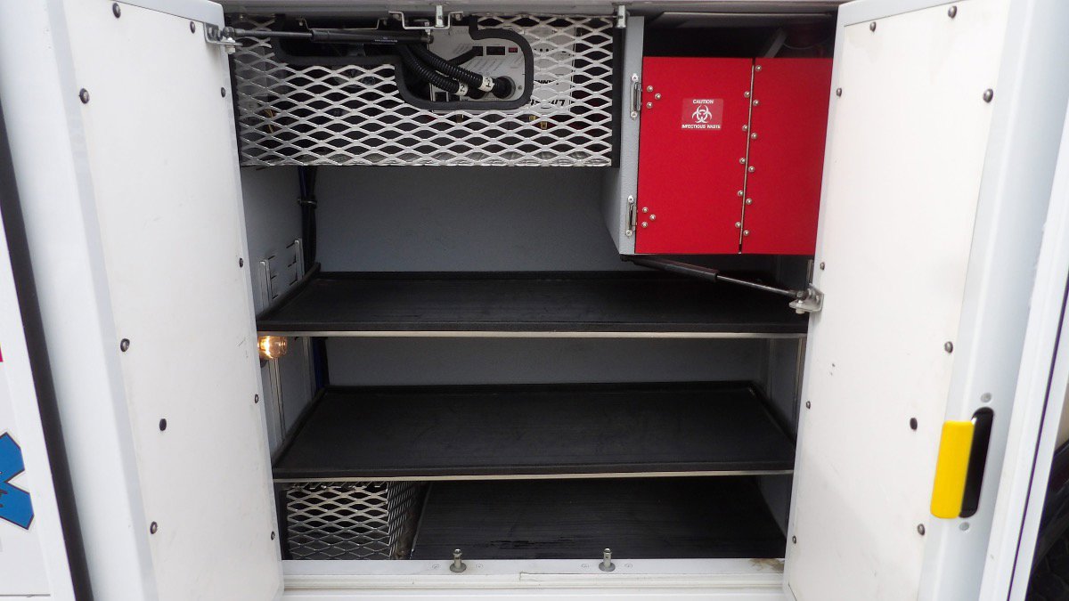 Used 2013 Ford F450 XLT w/ Ambulance Preparation Pkg RWD image 31